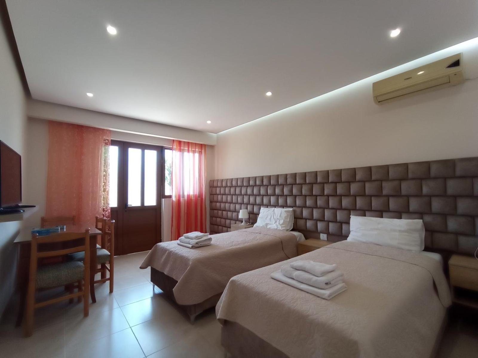 Achilles Apartments Sarande Exterior photo